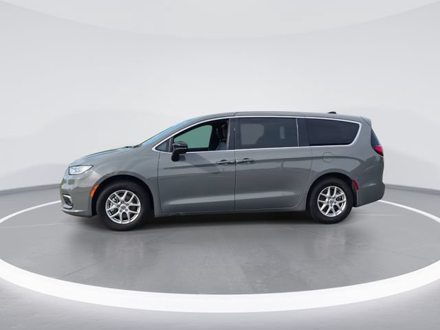 Used 2025 Chrysler Pacifica Select FWD image 4