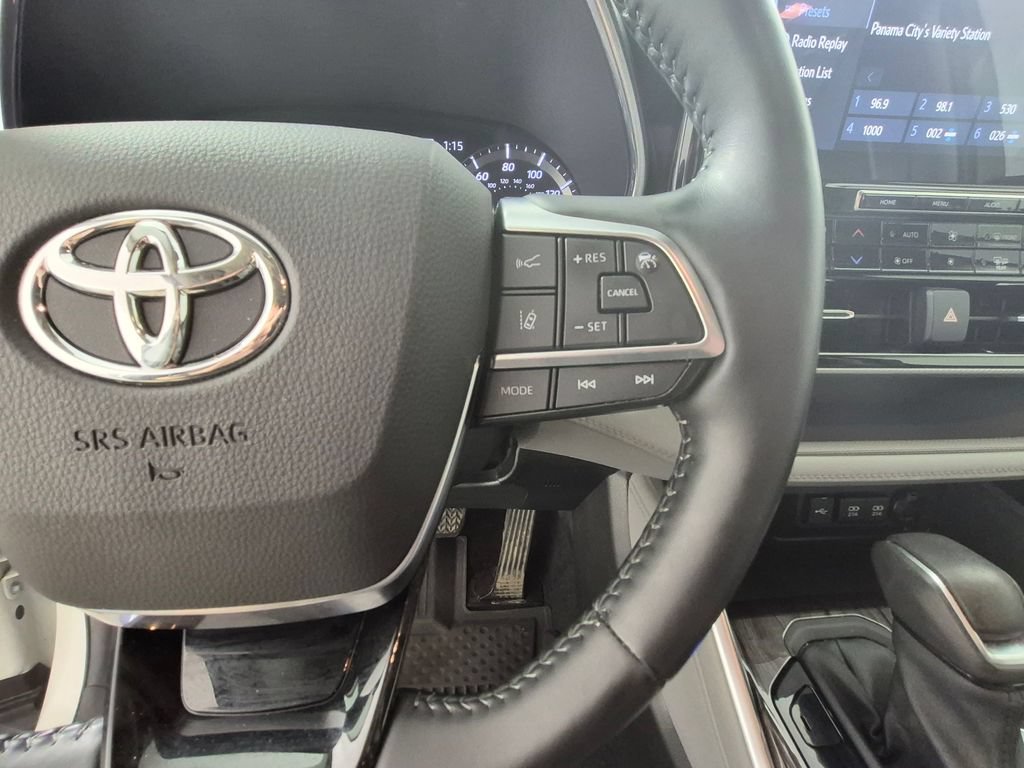 Used 2021 Toyota Highlander Platinum FWD image 15