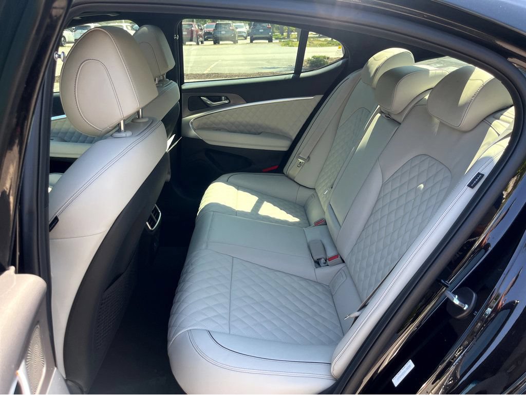 New 2025 Genesis G70 3.3T Advanced w/ Sport Prestige Package RWD image 34