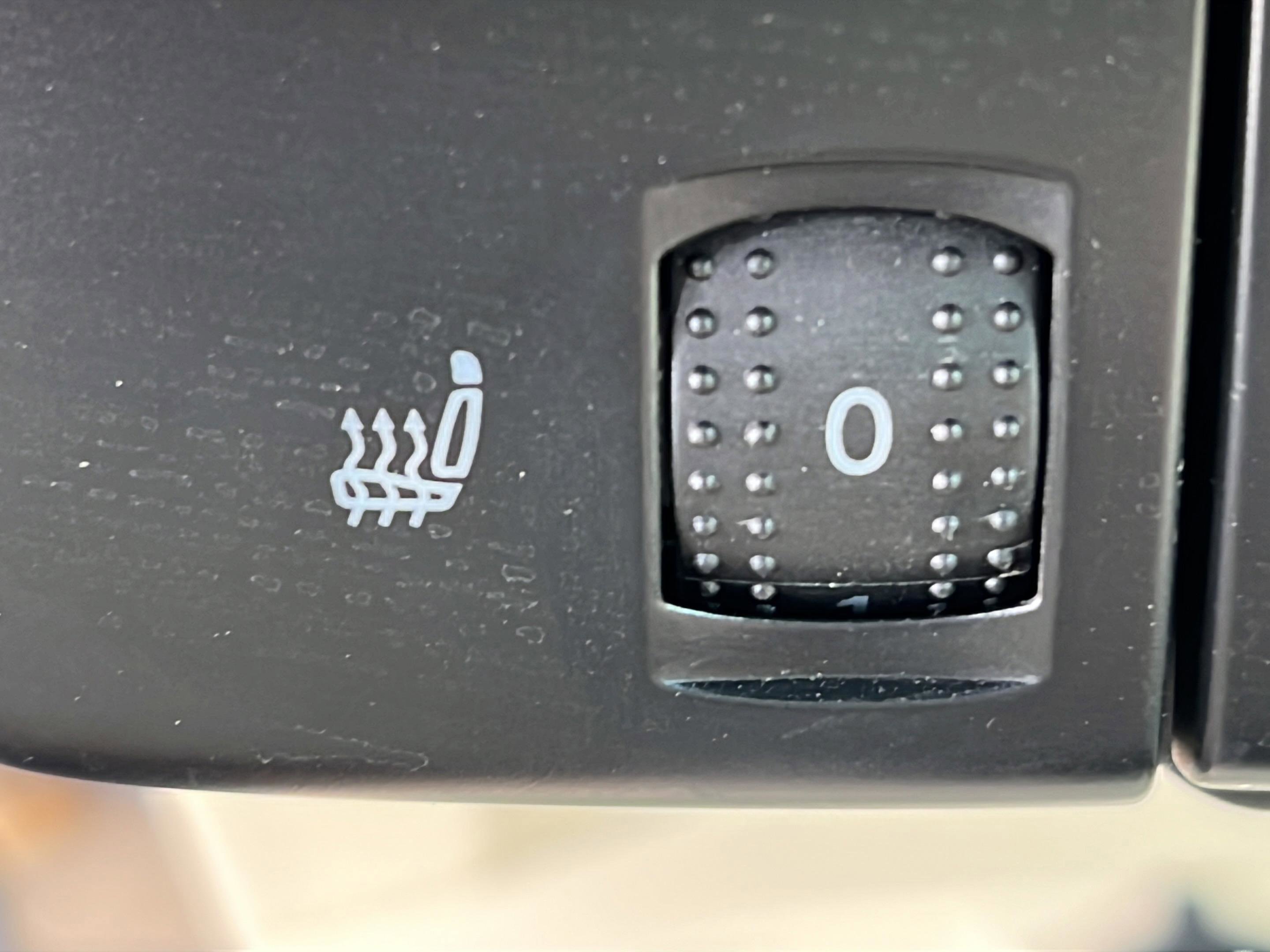 Used 2008 Volkswagen Beetle SE FWD image 18