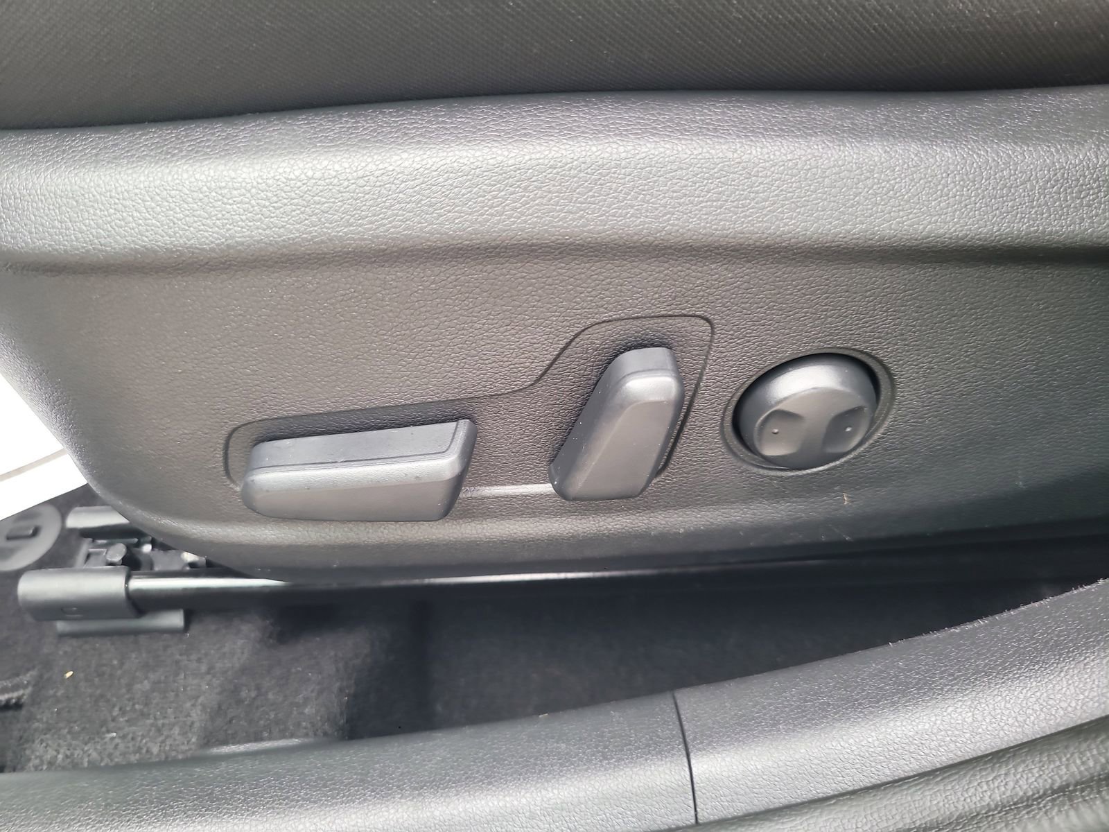 Used 2023 Hyundai Kona SEL AWD/4WD image 12