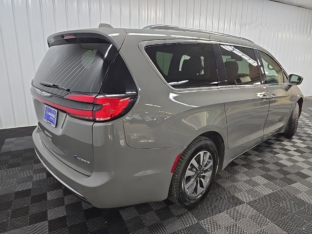 Used 2021 Chrysler Pacifica Touring-L image 10
