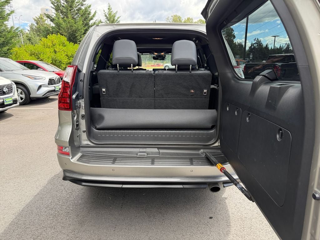Used 2022 Lexus GX 460 Premium w/ Accessory Package AWD/4WD image 22