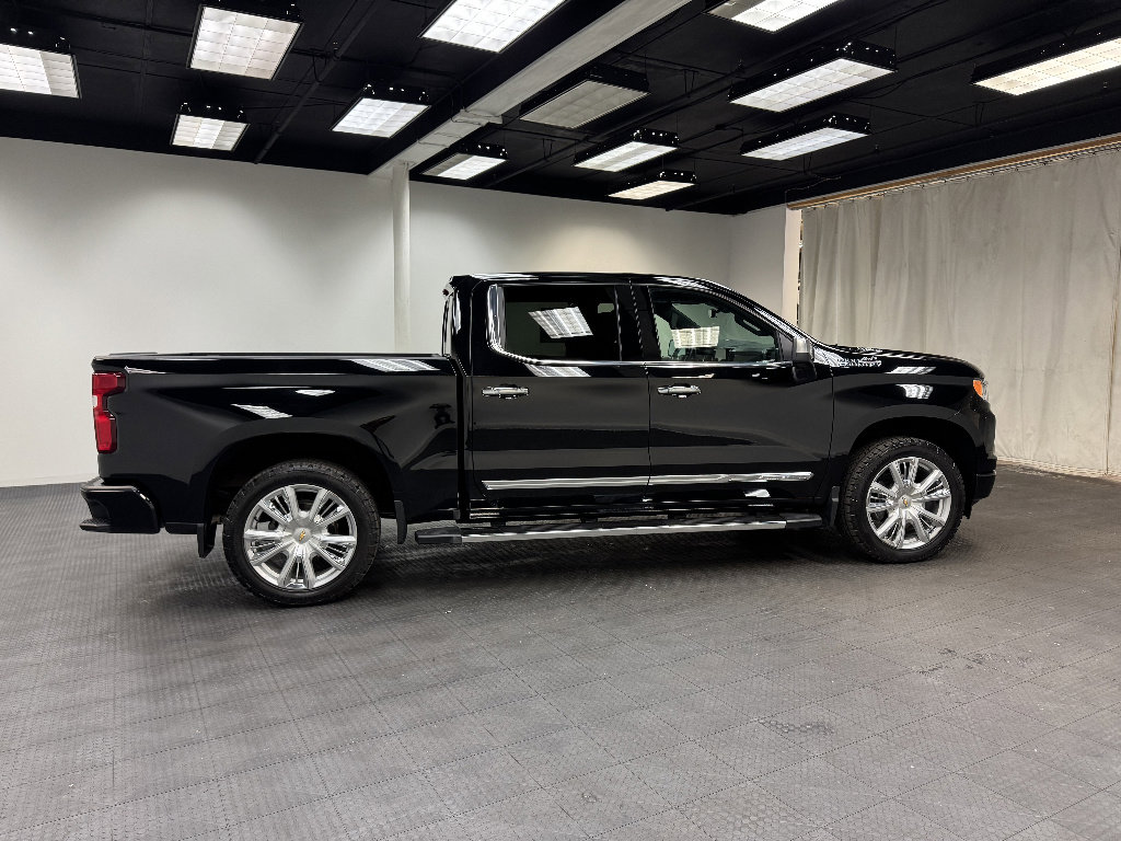 Used 2024 Chevrolet Silverado 1500 High Country w/ High Country Premium Package AWD/4WD image 6