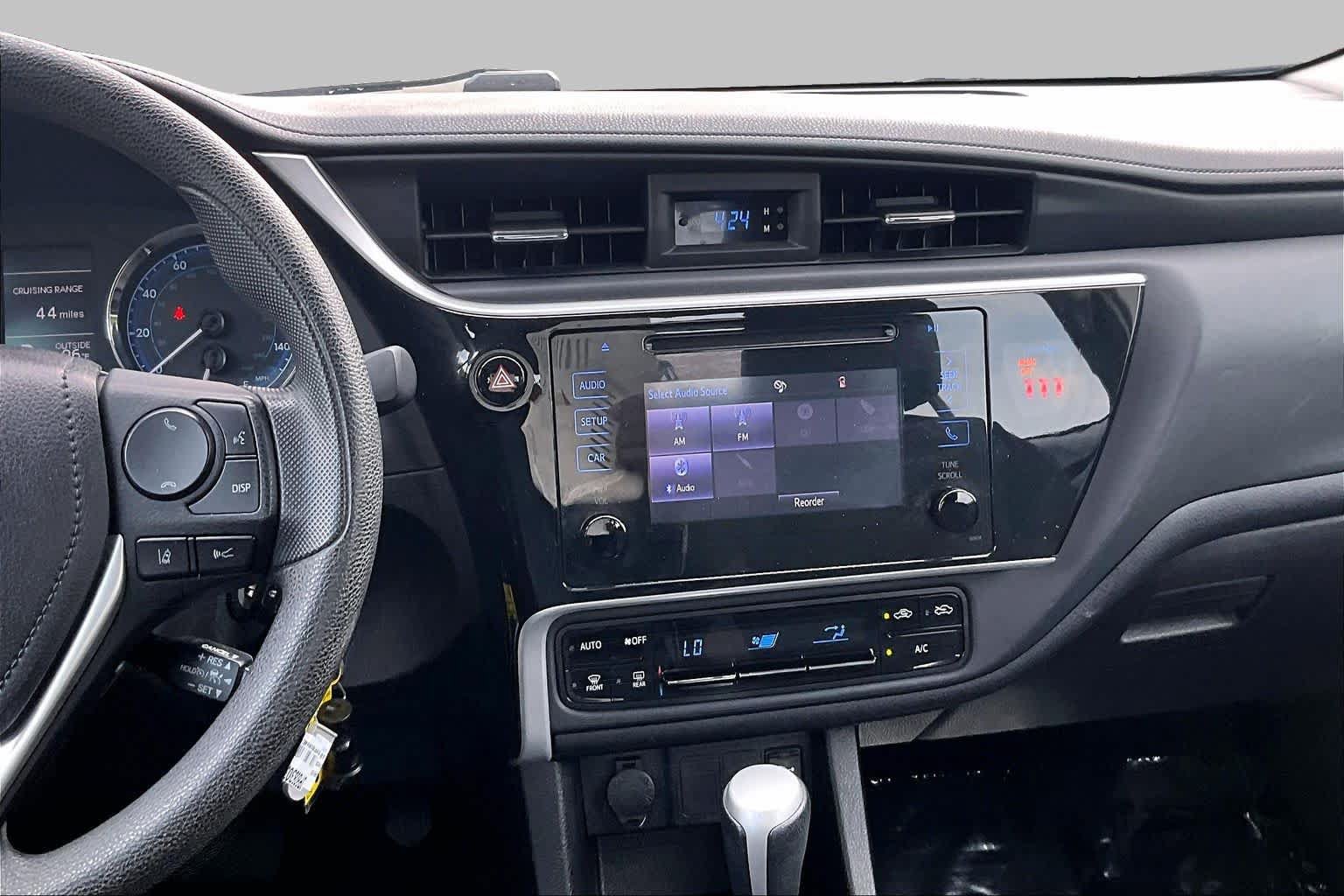 Used 2018 Toyota Corolla LE FWD image 7