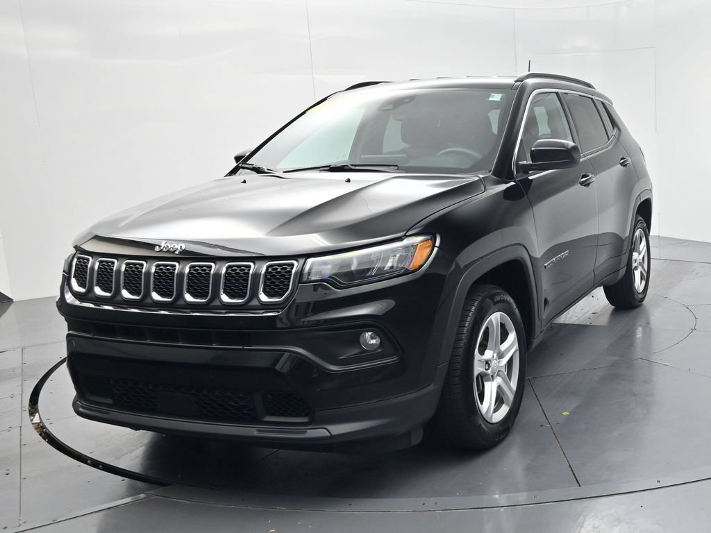 Used 2024 Jeep Compass Latitude AWD/4WD image 3
