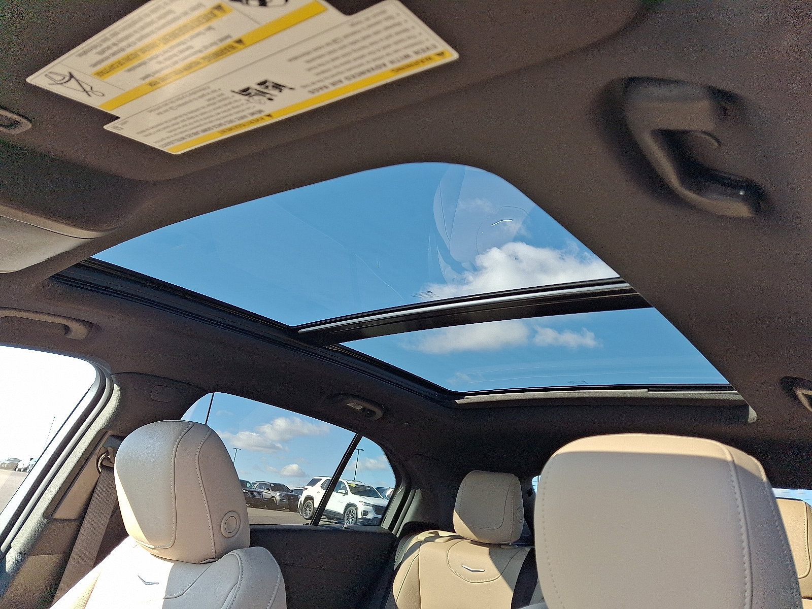 Used 2024 Cadillac XT4 Luxury w/ Cold Weather Package image 15