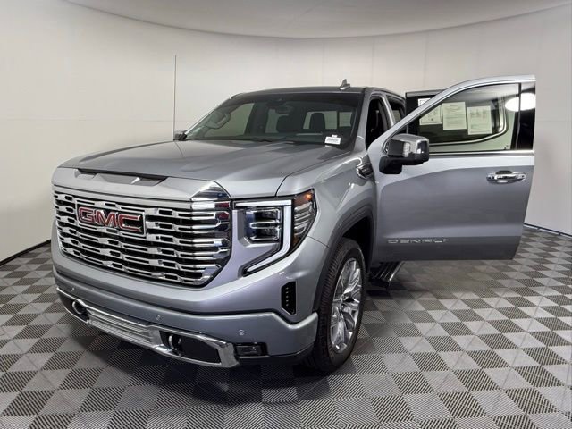 Used 2024 GMC Sierra 1500 Denali w/ Denali Reserve Package AWD/4WD image 2