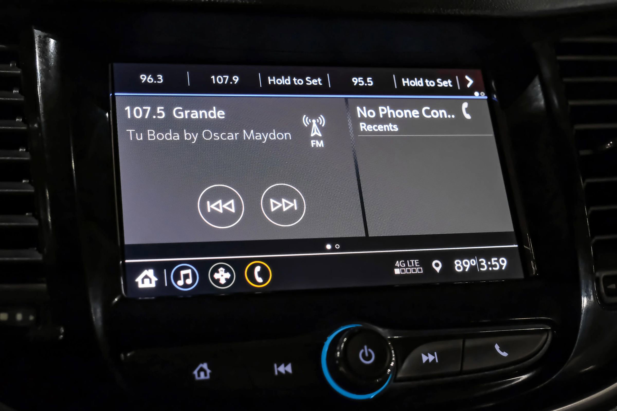 Used 2022 Chevrolet Trax LT w/ LT Convenience Package image 24
