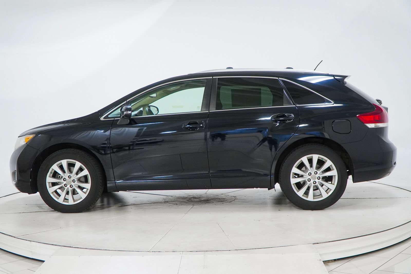 Used 2013 Toyota Venza LE FWD image 6