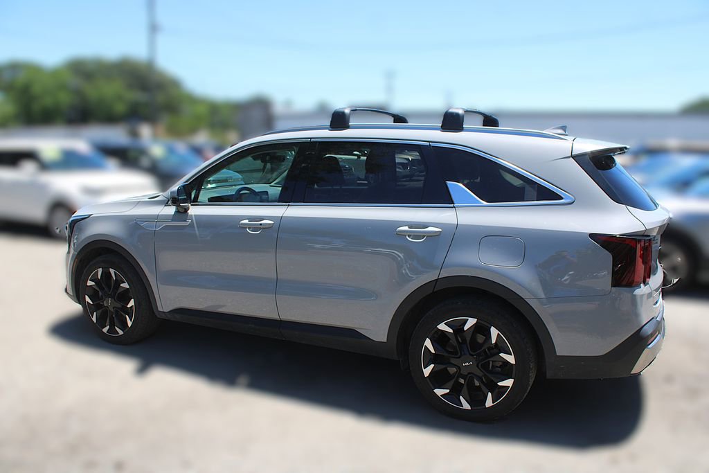 Certified 2024 Kia Sorento EX w/ Panoramic Sunroof Package FWD image 14