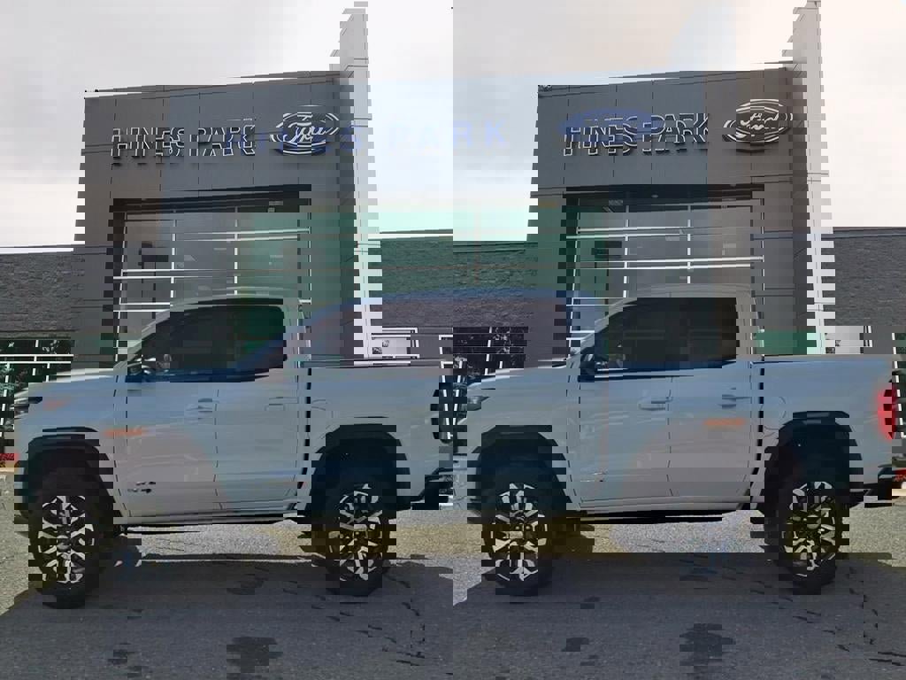 Used 2024 GMC Canyon AT4 w/ Canyon Safety Plus Package image 4