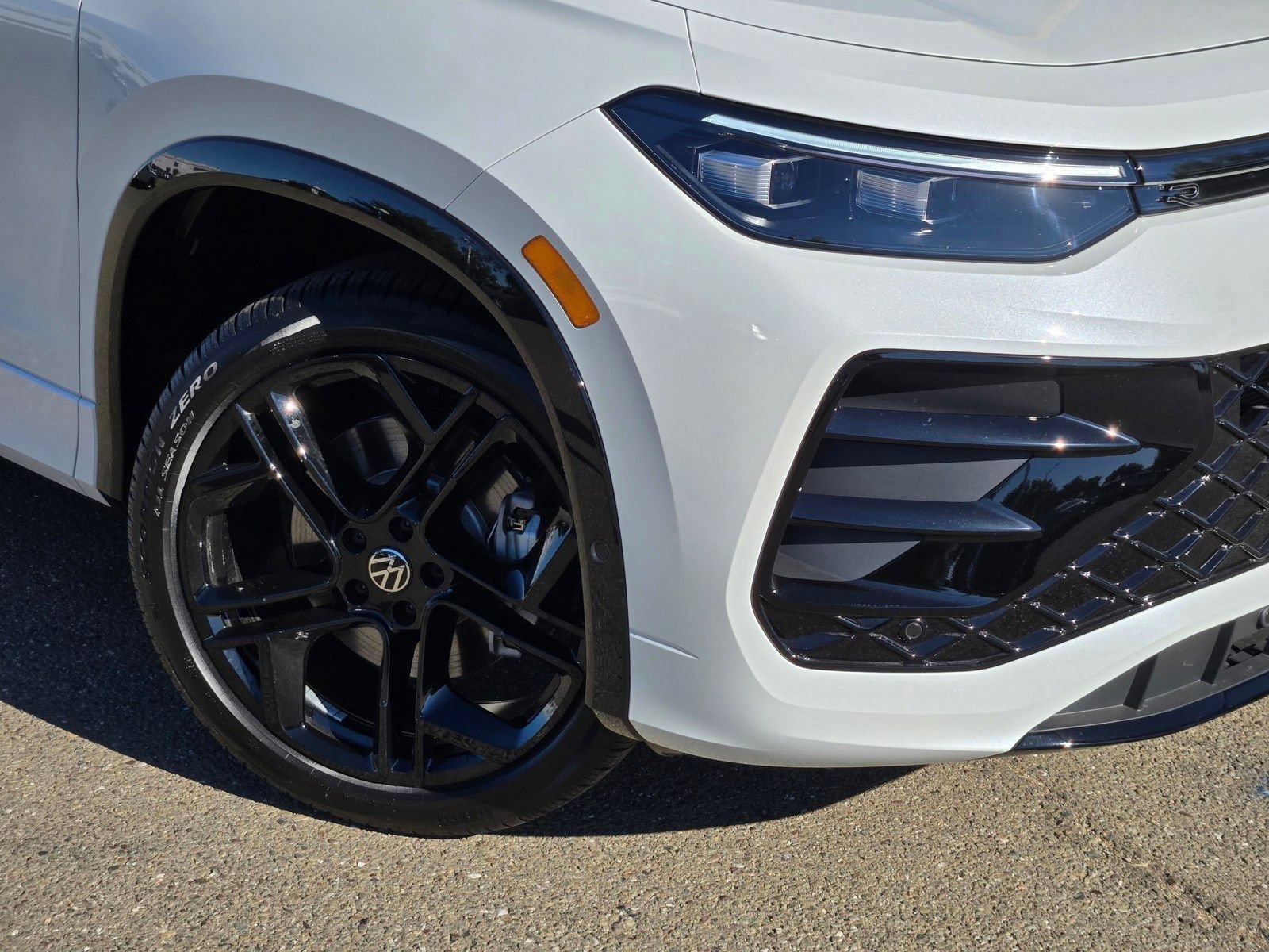 New 2026 Volkswagen Tiguan SE R-Line AWD/4WD image 10