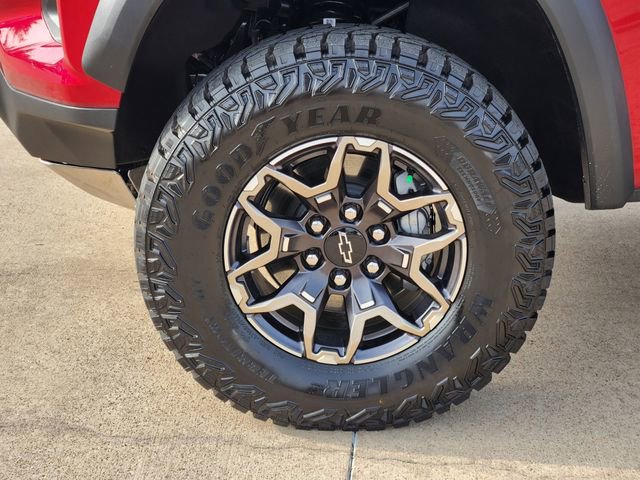 Used 2026 Chevrolet Colorado ZR2 w/ Technology Package AWD/4WD image 16