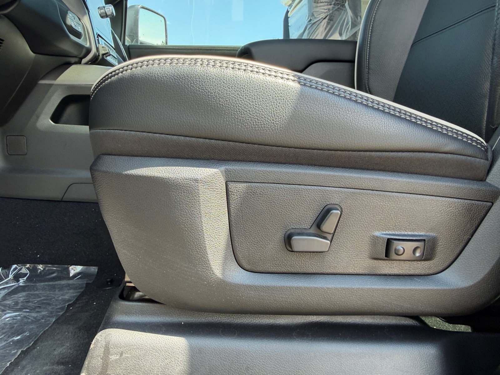 New 2026 RAM 2500 Laramie AWD/4WD image 16