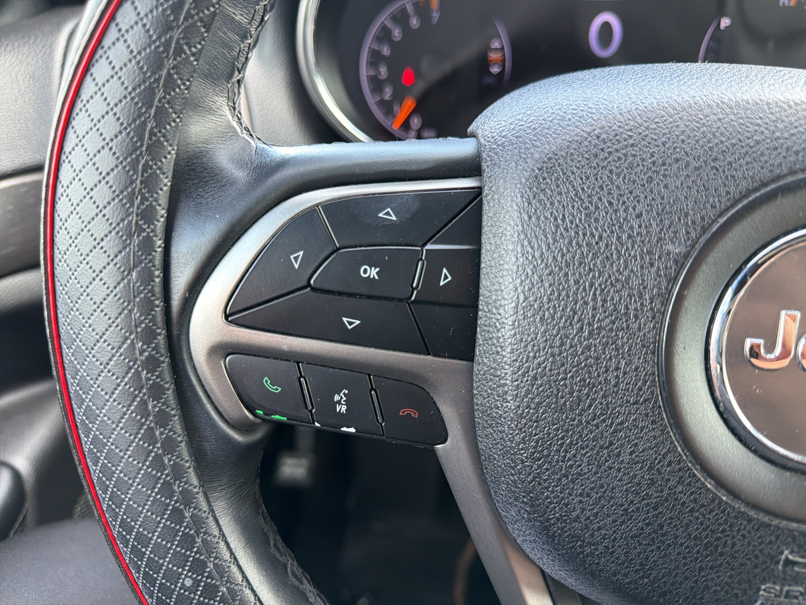 Used 2018 Jeep Grand Cherokee Laredo RWD image 23
