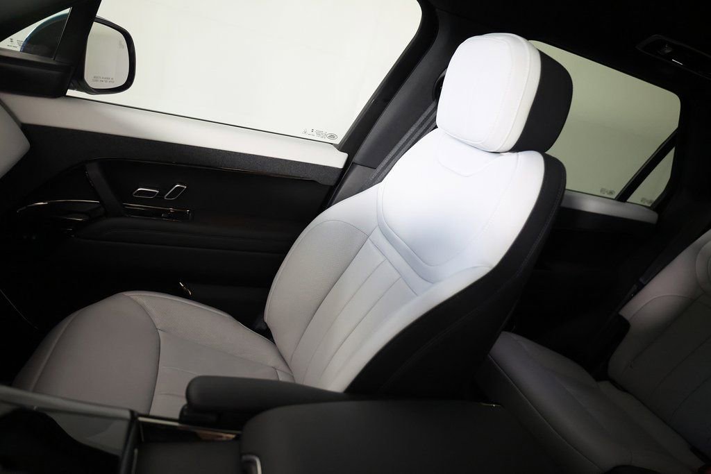 Used 2025 Land Rover Range Rover Sport Dynamic SE image 38