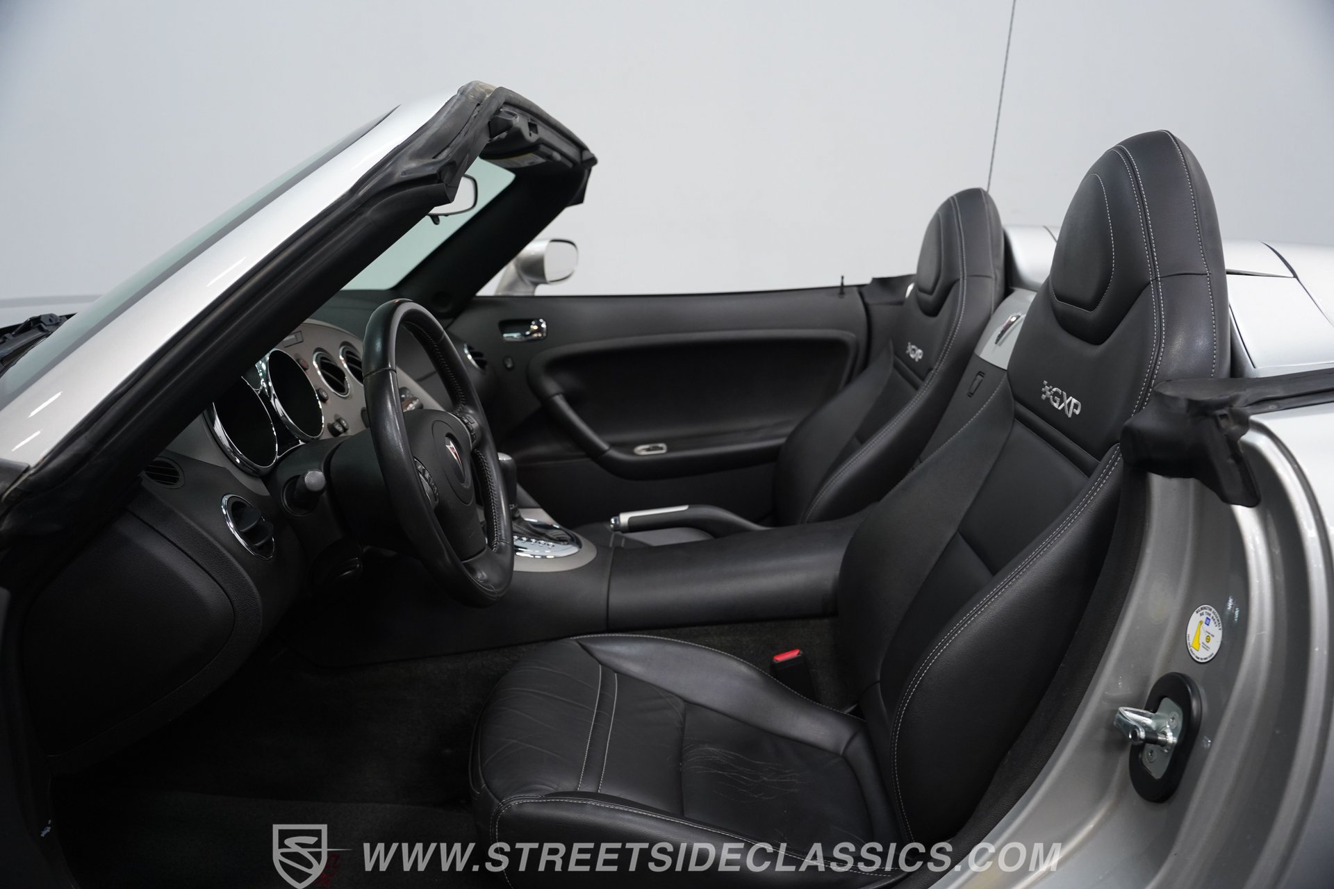 Used 2007 Pontiac Solstice GXP w/ Premium Package RWD image 37
