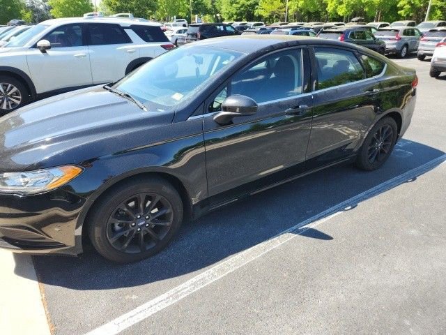 Used 2017 Ford Fusion SE w/ Fusion SE Technology Package FWD image 10