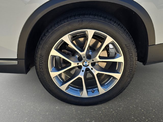 Used 2024 BMW X5 xDrive40i w/ Parking Assistance Package AWD/4WD image 37