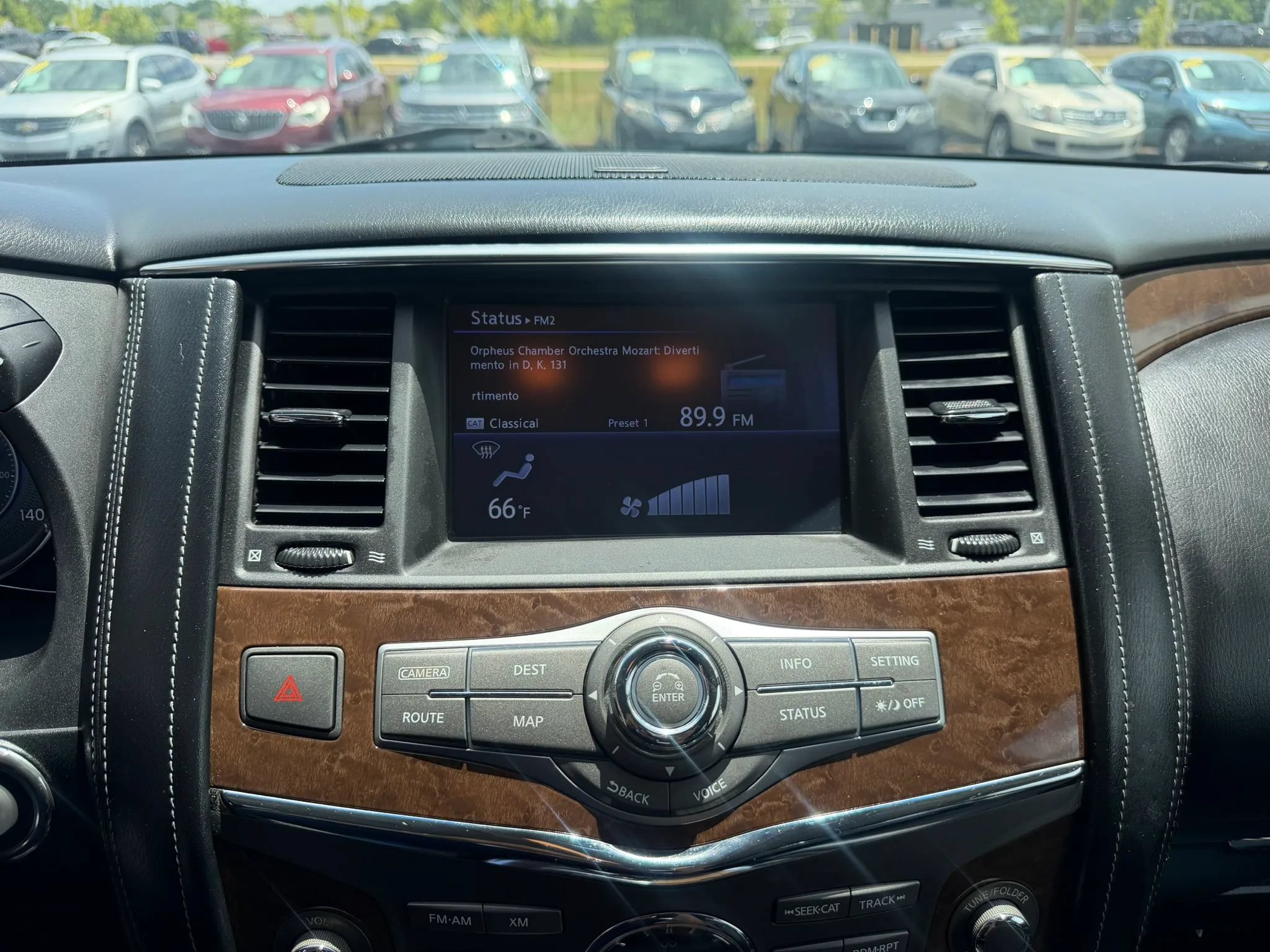 Used 2016 INFINITI QX80 4WD w/ Driver's Assistance Package image 27
