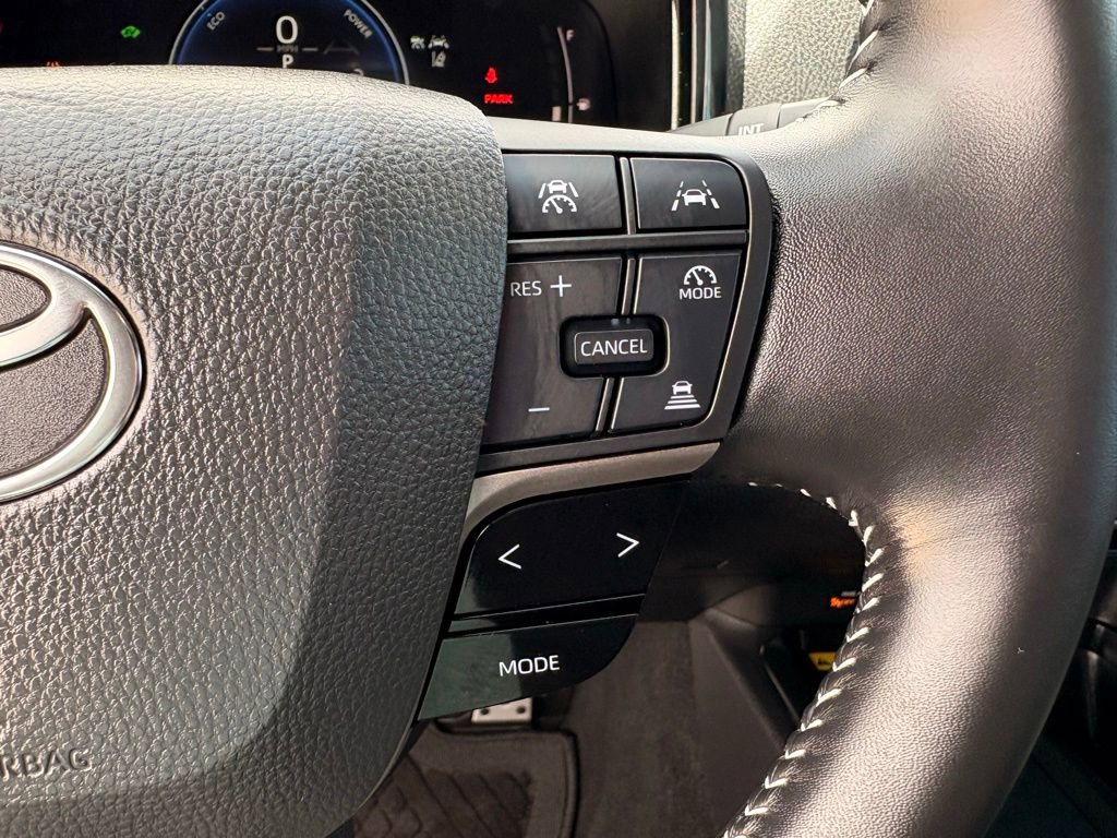 Used 2025 Toyota Camry SE AWD/4WD image 18