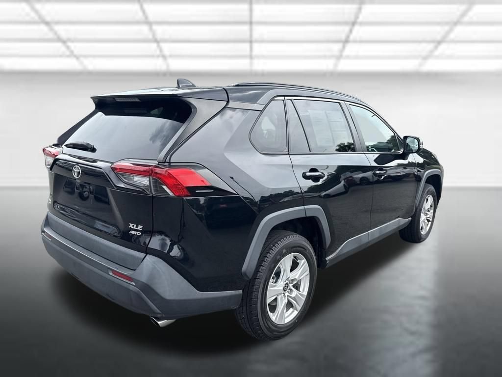 Used 2021 Toyota RAV4 XLE AWD/4WD image 22
