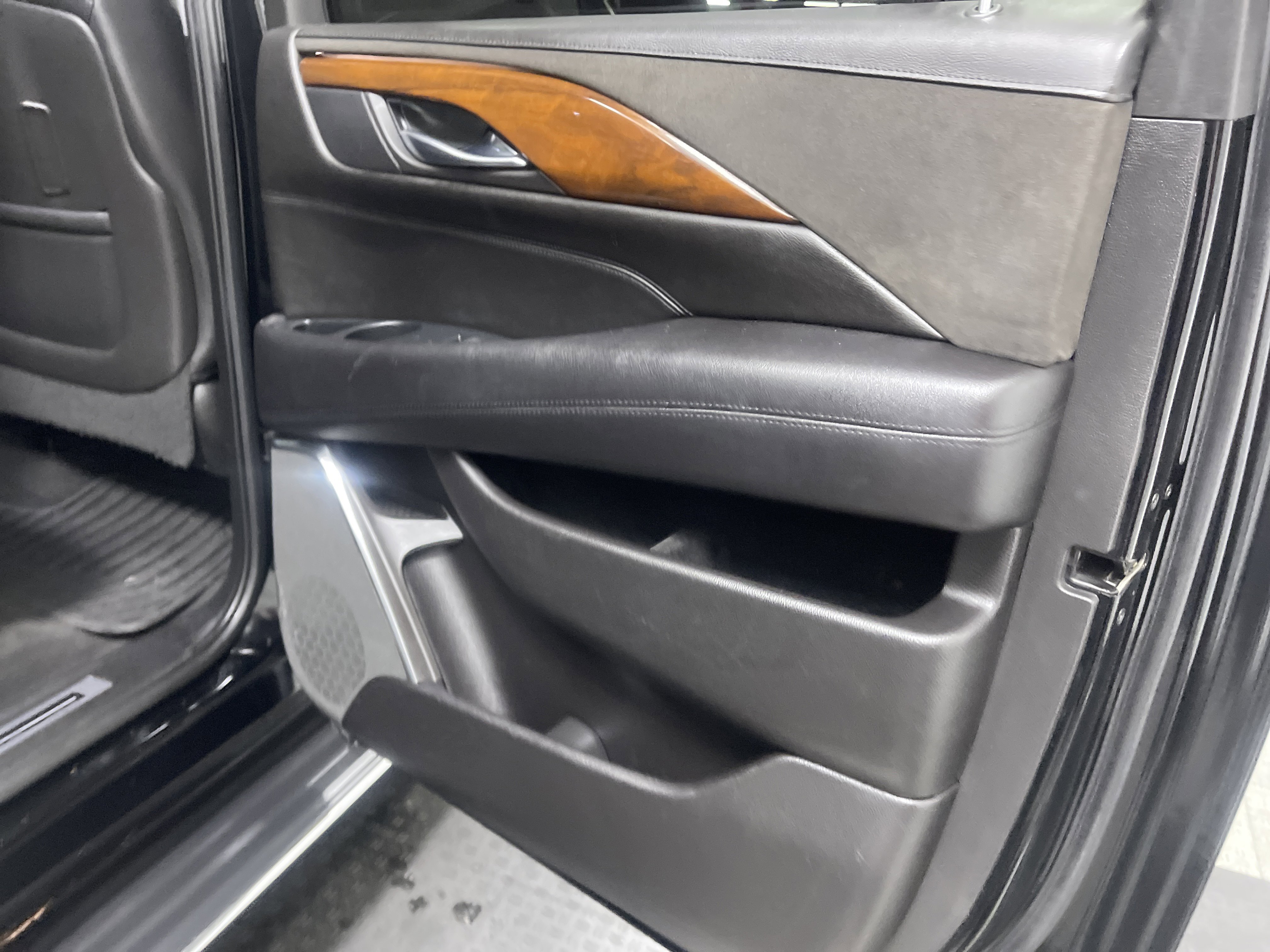 Used 2017 Cadillac Escalade ESV Premium Luxury image 18