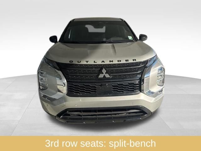 Used 2022 Mitsubishi Outlander SE image 12