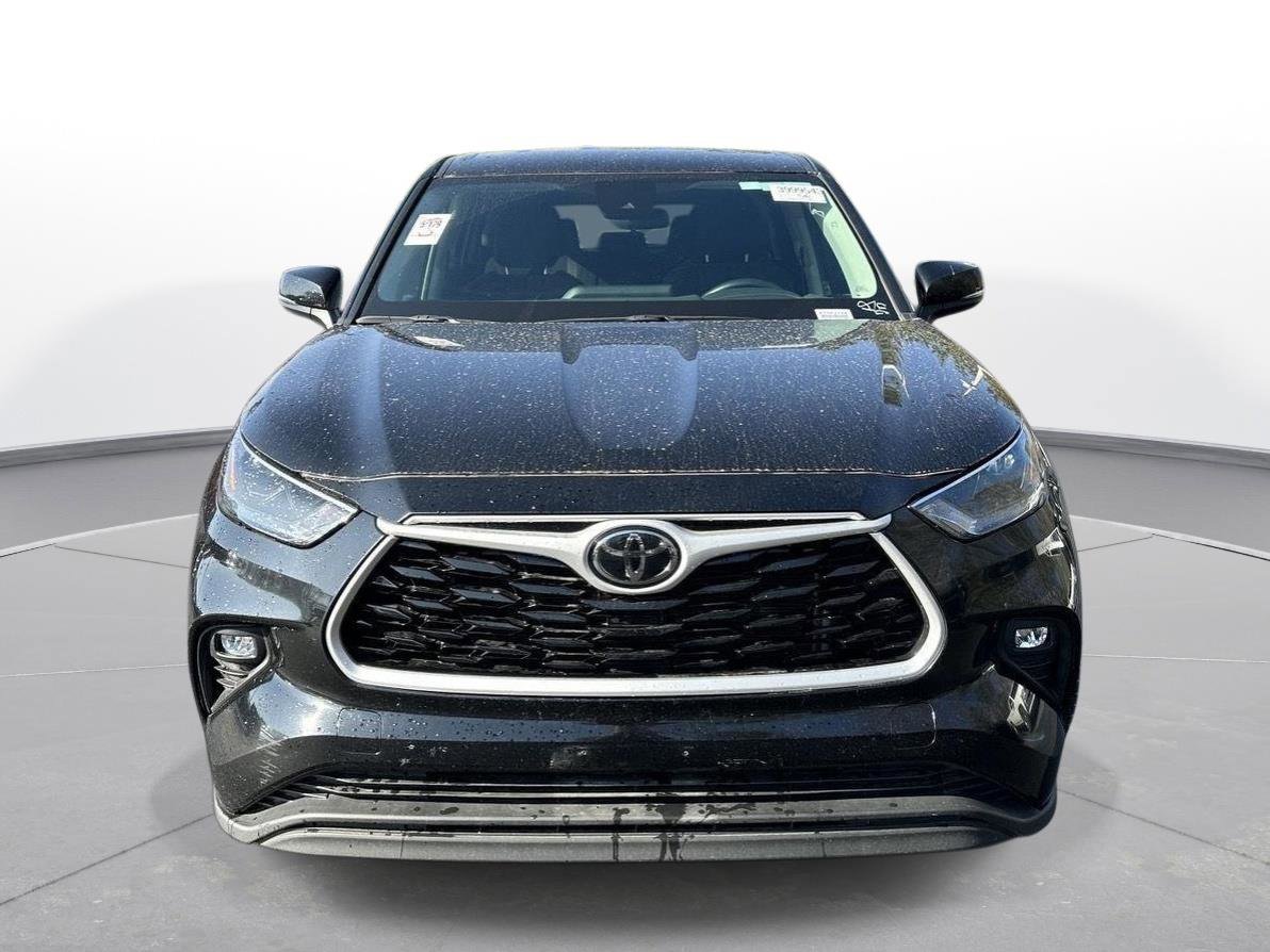 Certified 2024 Toyota Highlander LE image 3