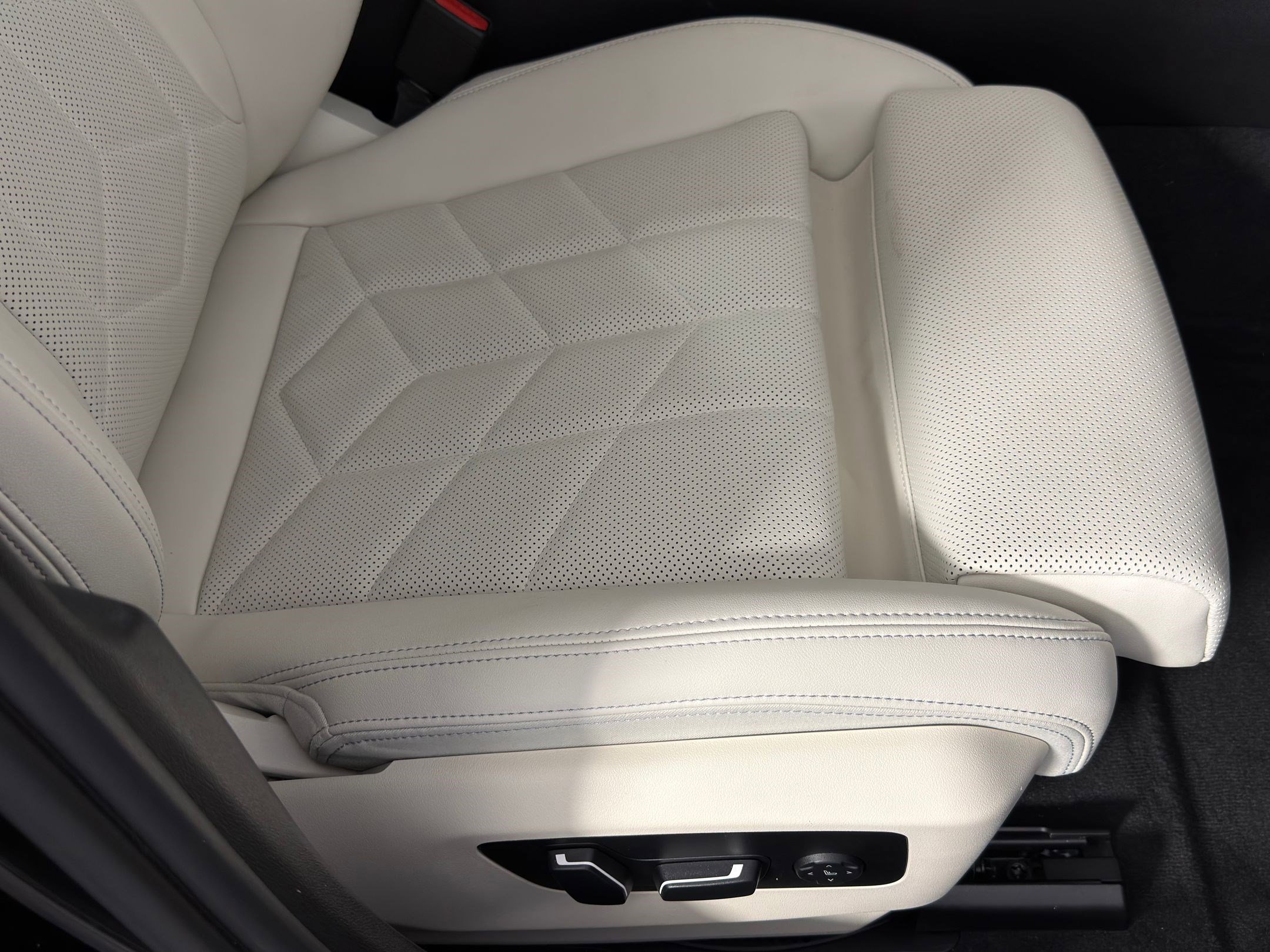 Certified 2024 BMW 530i 530i w/ Premium Package image 28