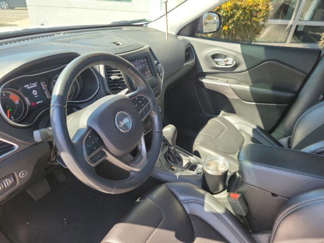 Used 2019 Jeep Cherokee Latitude Plus w/ Comfort/Convenience Group image 3