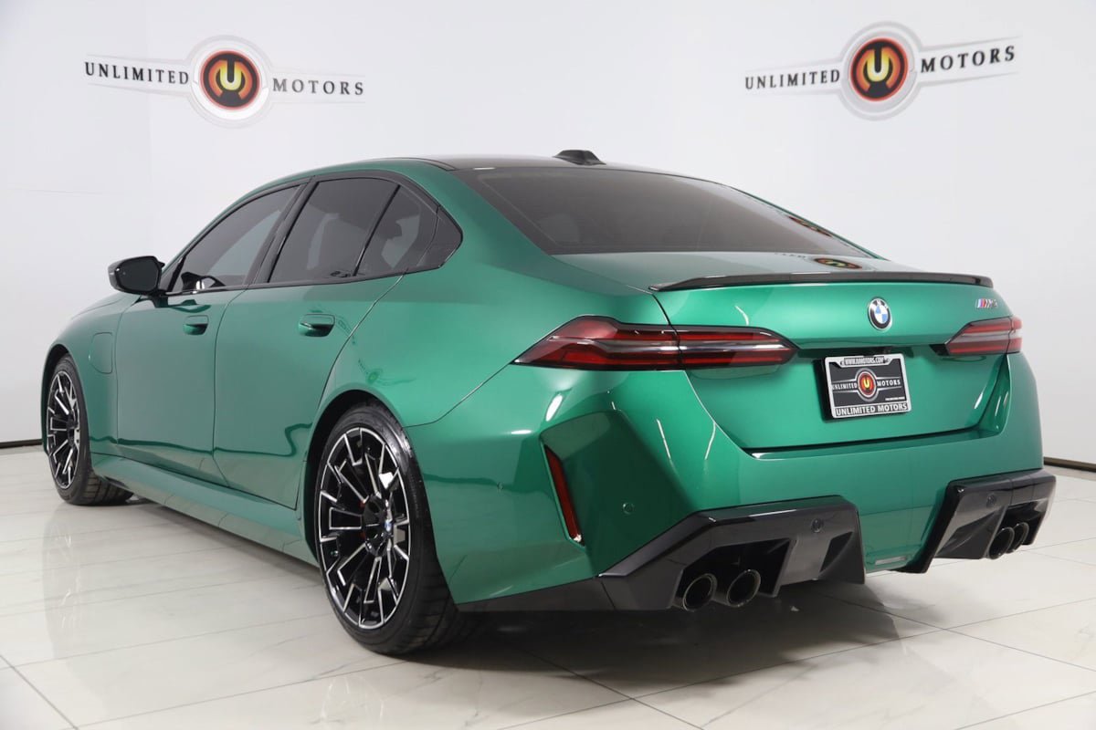 Used 2025 BMW M5 w/ Carbon Package image 4