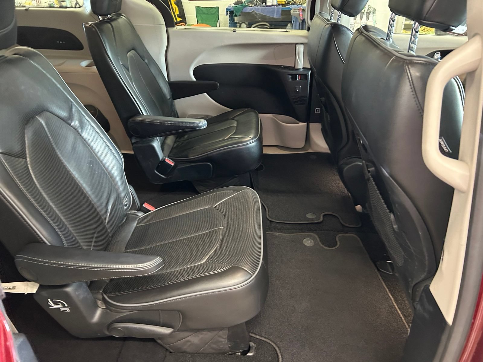 Used 2020 Chrysler Pacifica Limited FWD image 30