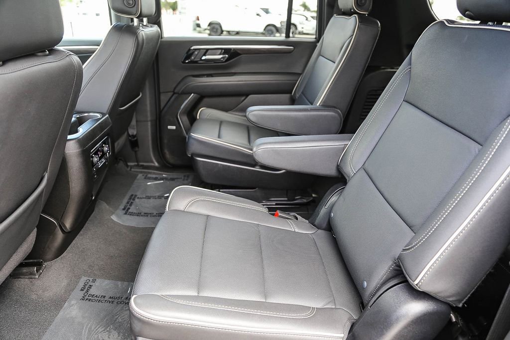 Used 2025 Chevrolet Suburban Premier image 19