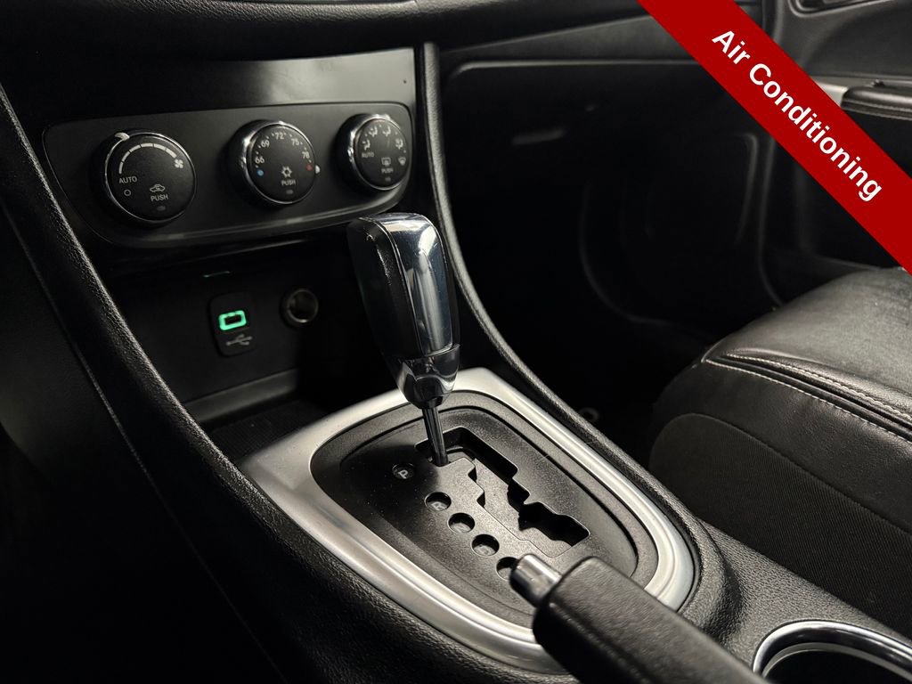 Used 2012 Chrysler 200 Limited image 27