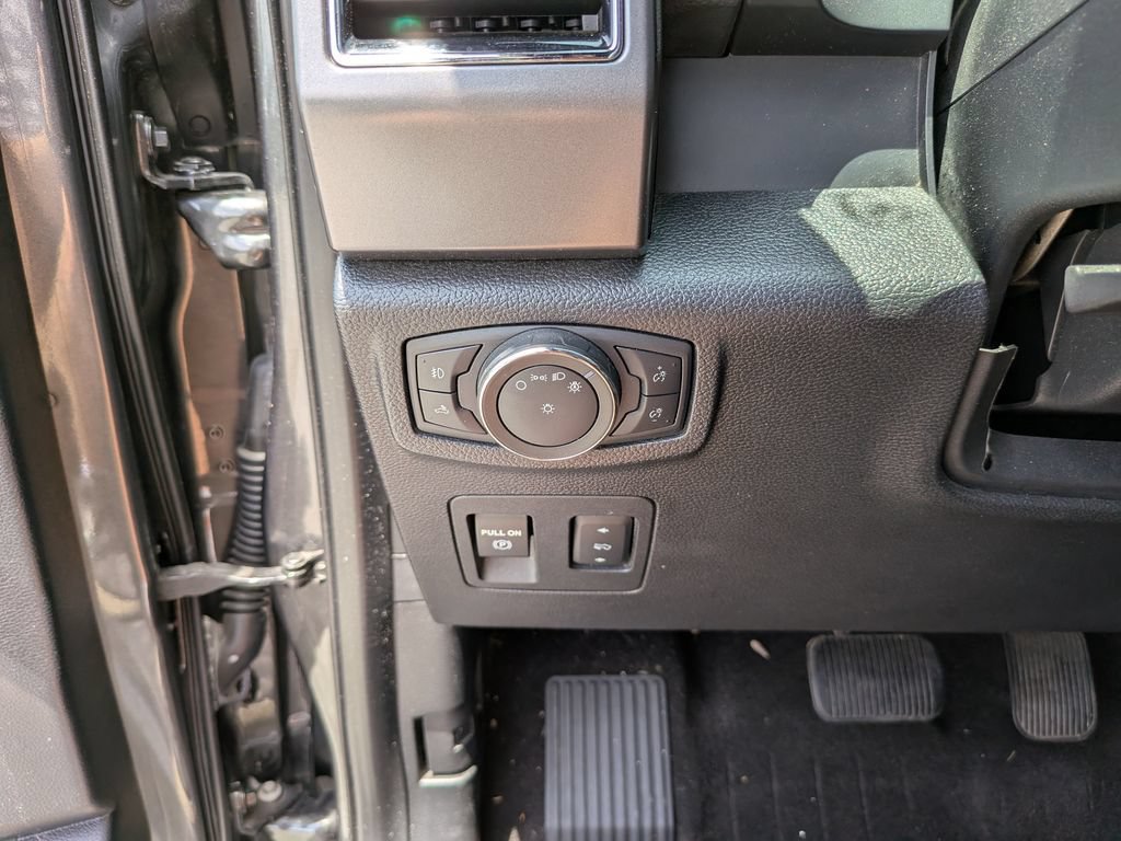 Used 2020 Ford F150 XLT w/ Equipment Group 302A Luxury AWD/4WD image 32