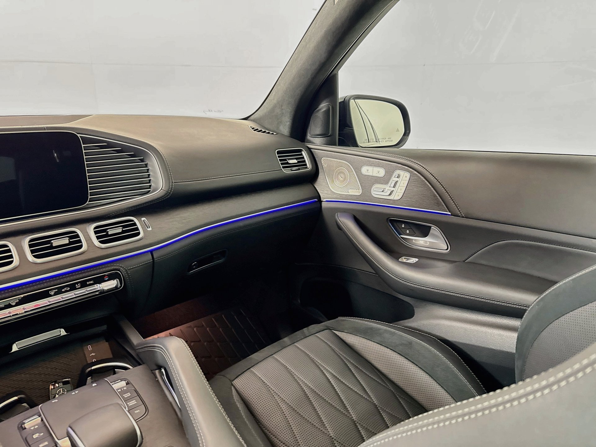 Used 2025 Mercedes-Benz GLS 63 AMG 4MATIC image 26