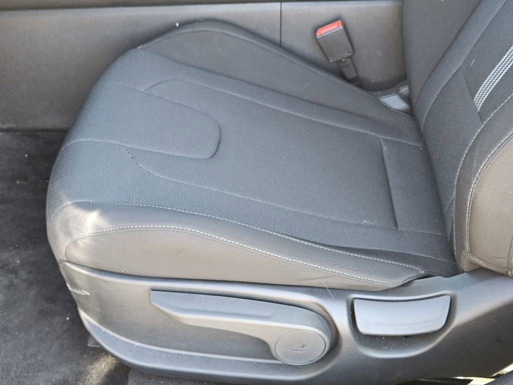 Used 2025 Hyundai Elantra SE image 18