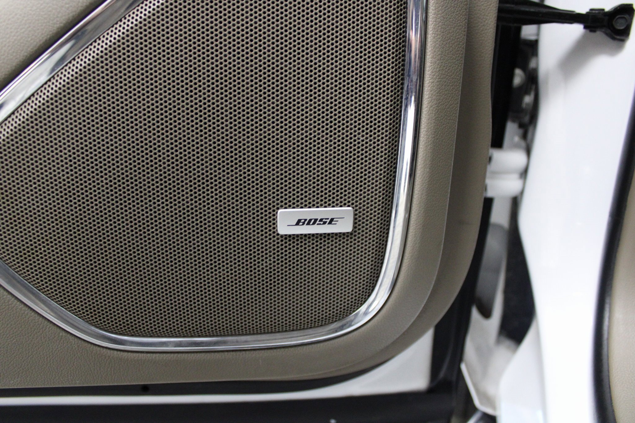 Used 2020 Chevrolet Suburban Premier image 9