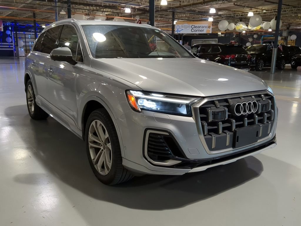 Used 2025 Audi Q7 3.0T Premium Plus AWD/4WD image 3
