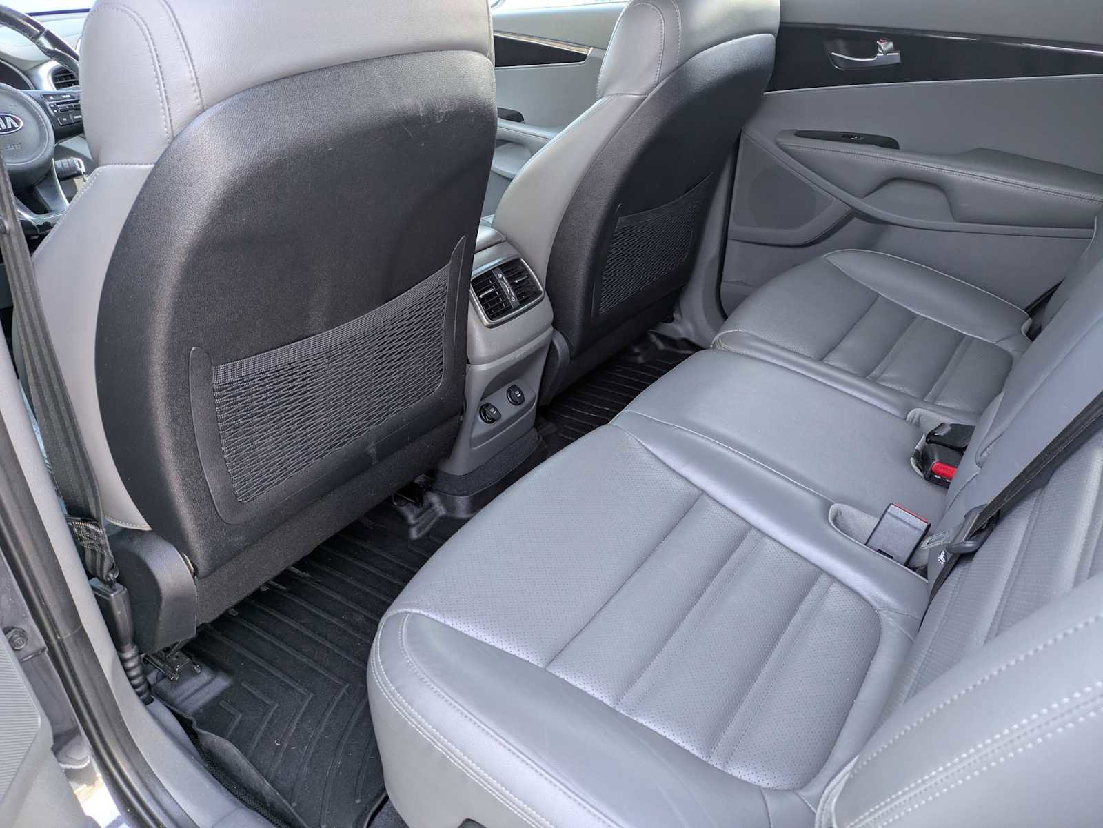 Used 2016 Kia Sorento EX image 17