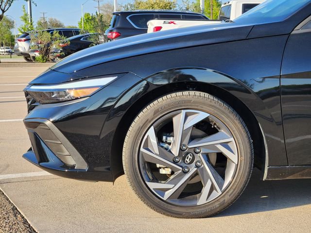 Certified 2025 Hyundai Elantra SEL image 6