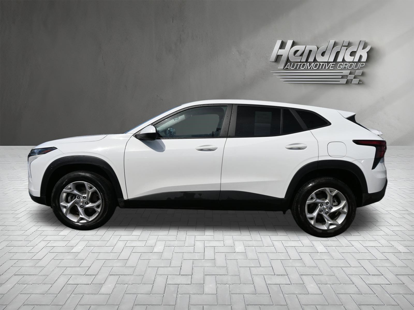 Used 2024 Chevrolet Trax LS w/ LS Convenience Package image 9