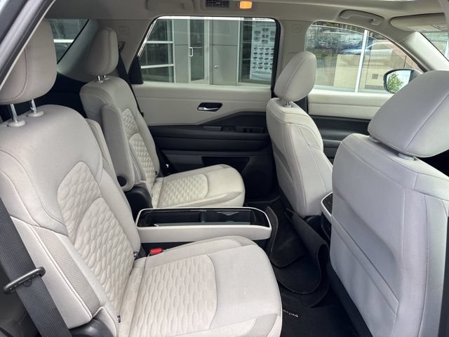 Used 2022 Nissan Pathfinder SV w/ SV Premium Package AWD/4WD image 28