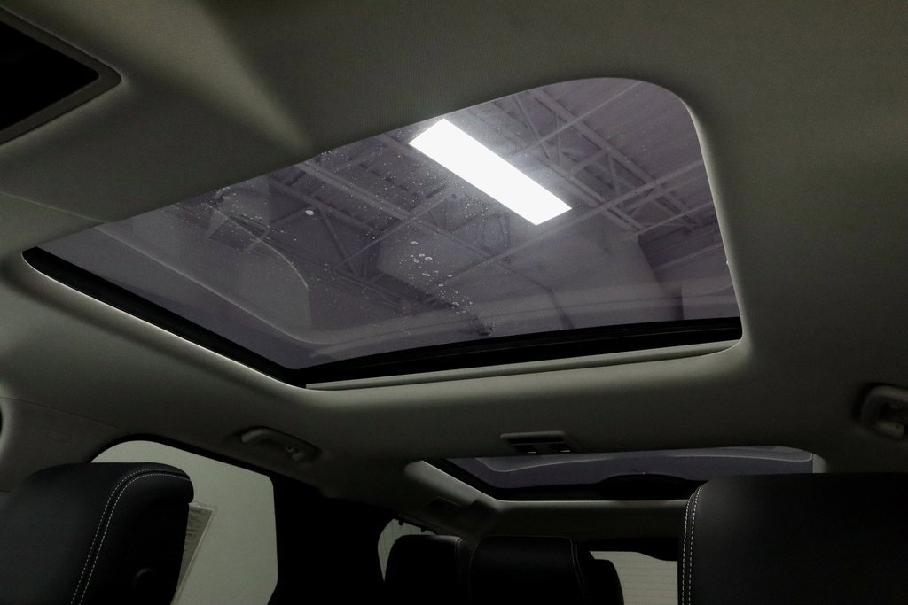 Used 2024 Land Rover Discovery S image 34