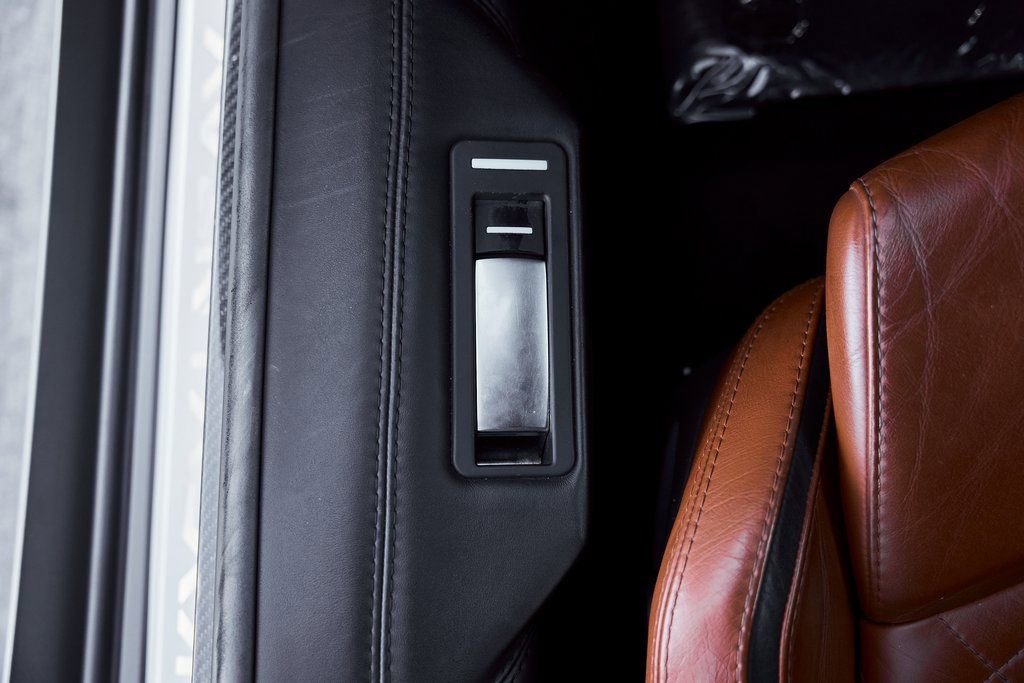 Used 2018 Lamborghini Aventador S image 45