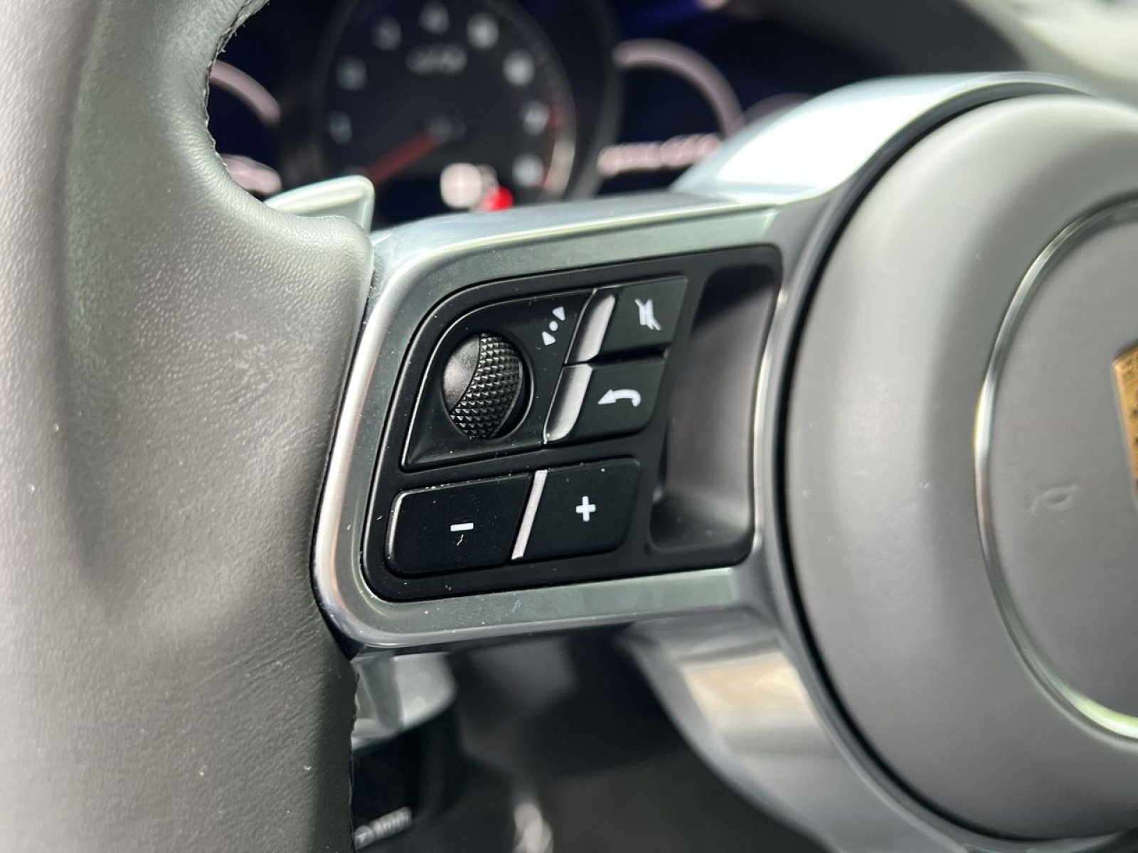 Used 2021 Porsche Cayenne GTS AWD/4WD image 38