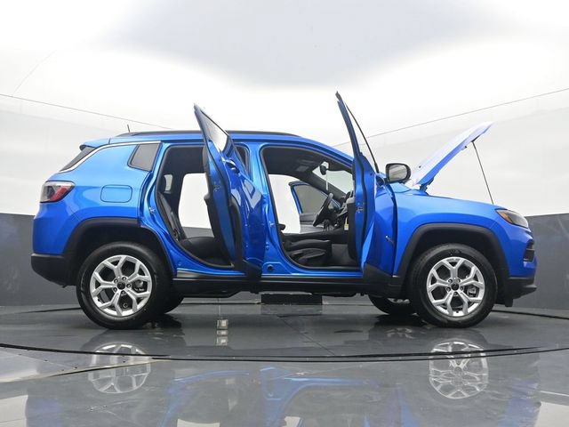 New 2025 Jeep Compass Latitude w/ Sun & Sound Group AWD/4WD image 61