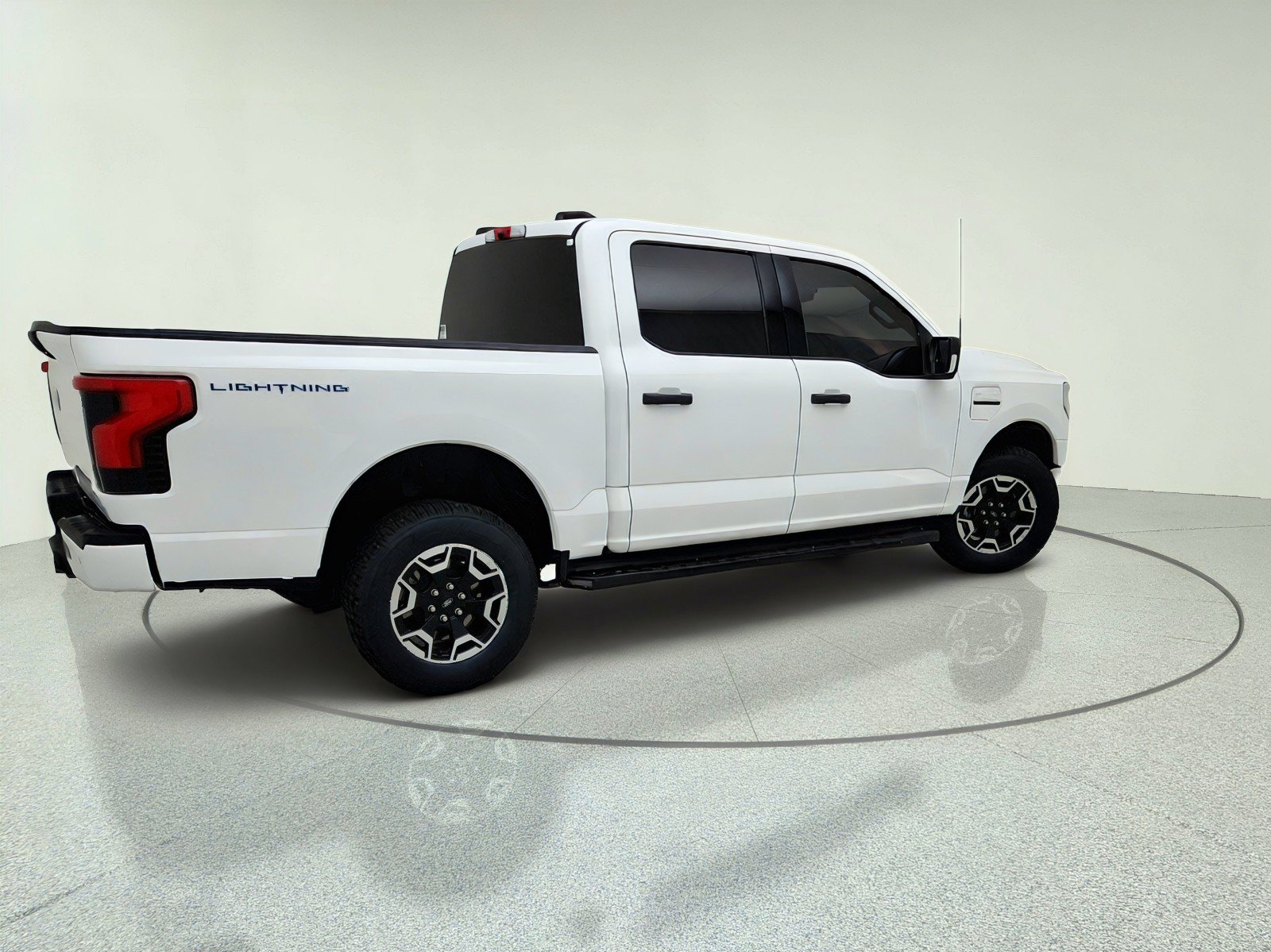 Used 2023 Ford F150 Lightning XLT AWD/4WD image 8